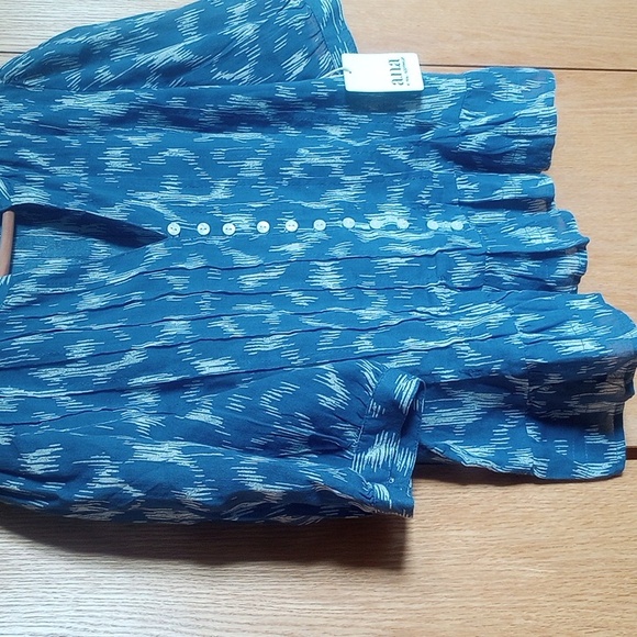NWT Blue Patterned Blouse - Picture 4 of 10